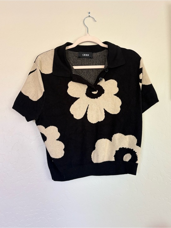 Cider Tops - Cider Retro Floral Cropped Polo Sweater Top Large Black Cream Knit NWOT